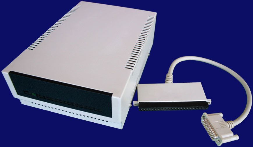 Progressive Peripherals & Software The Vault - Megatronic OMTI Adapter - Schnittstelle und Festplatteneinheit, Vorderseite