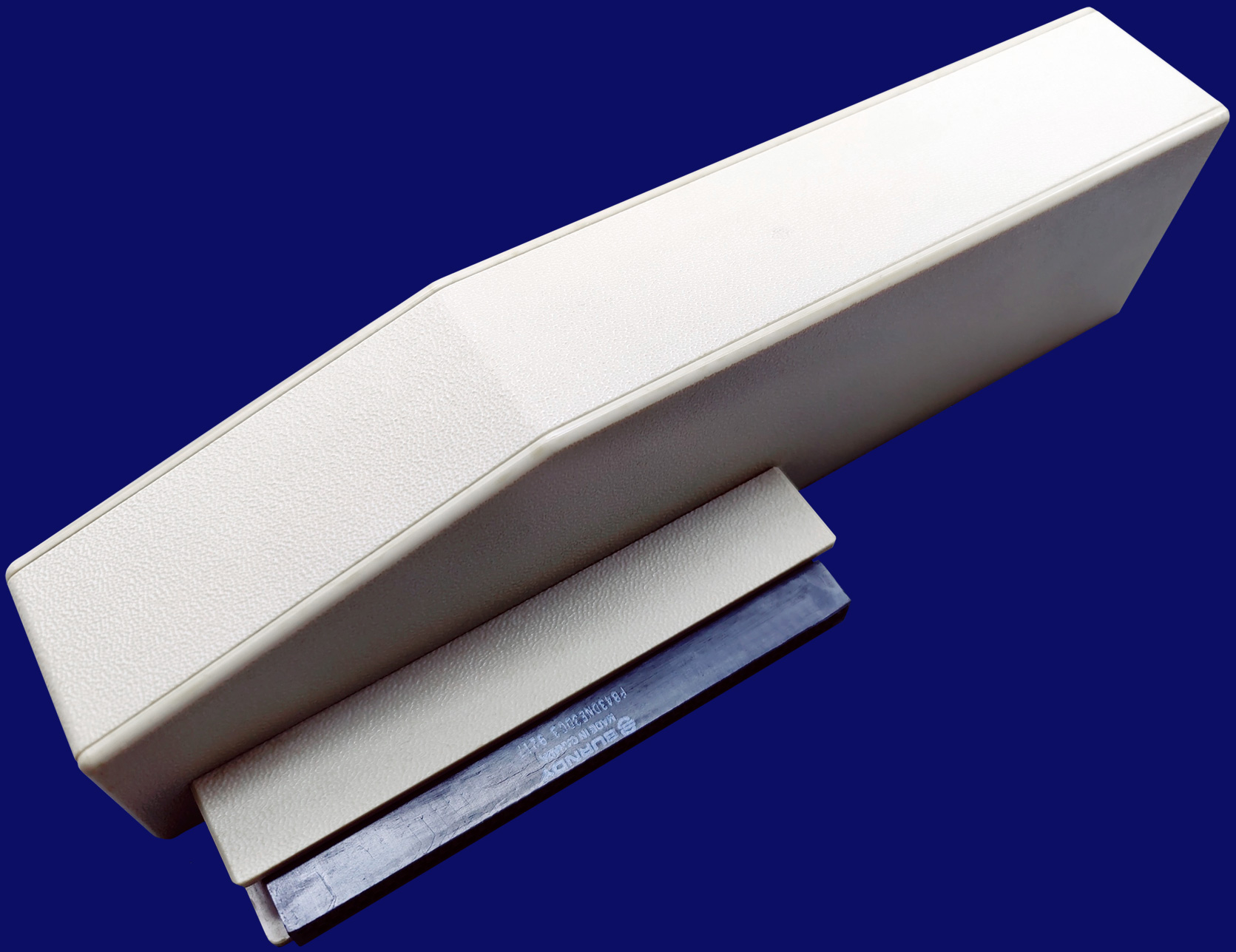 Ashcom Design & Developments ADDAX AX508 - top side