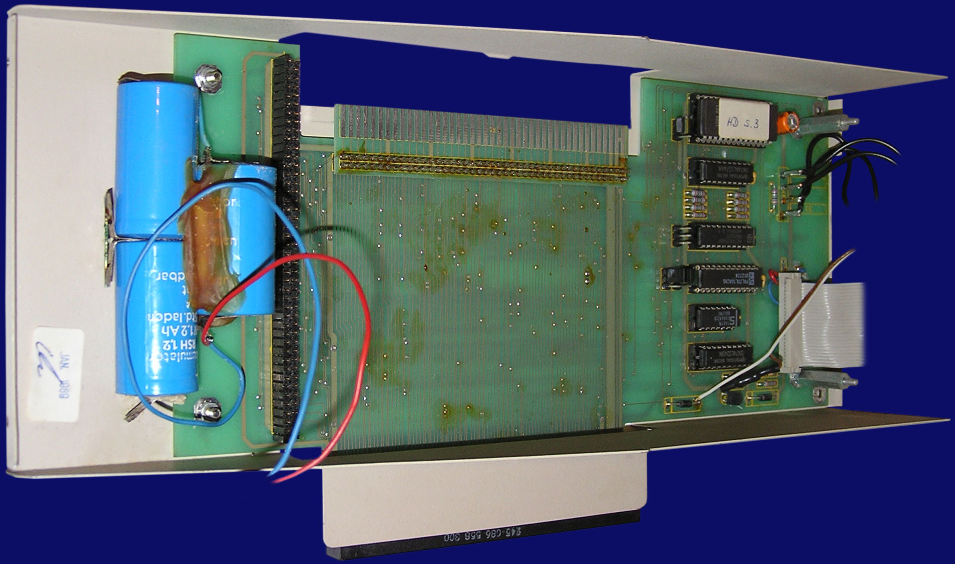 Combitec S-RAM - Gehäuse geöffnet mit HD-20A-Platine, Vorderseite