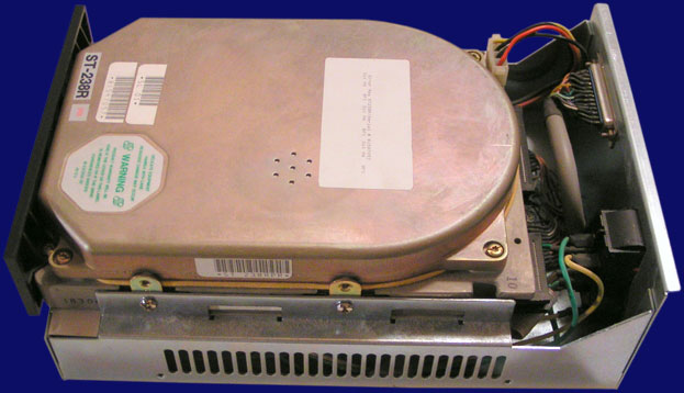 Megatronic OMTI Adapter (A500/A1000) - PP&S The Vault - Festplatteneinheit Gehäuse geöffnet, Vorderseite